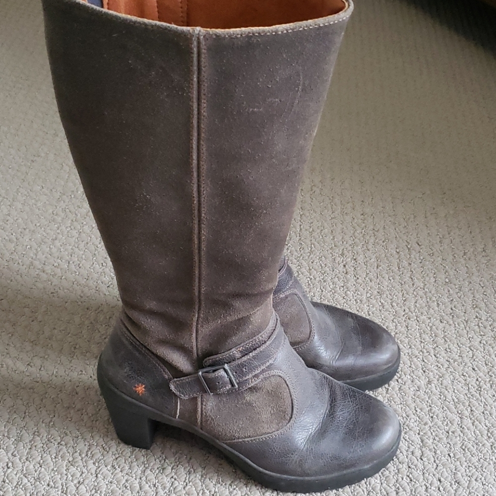 Art boots